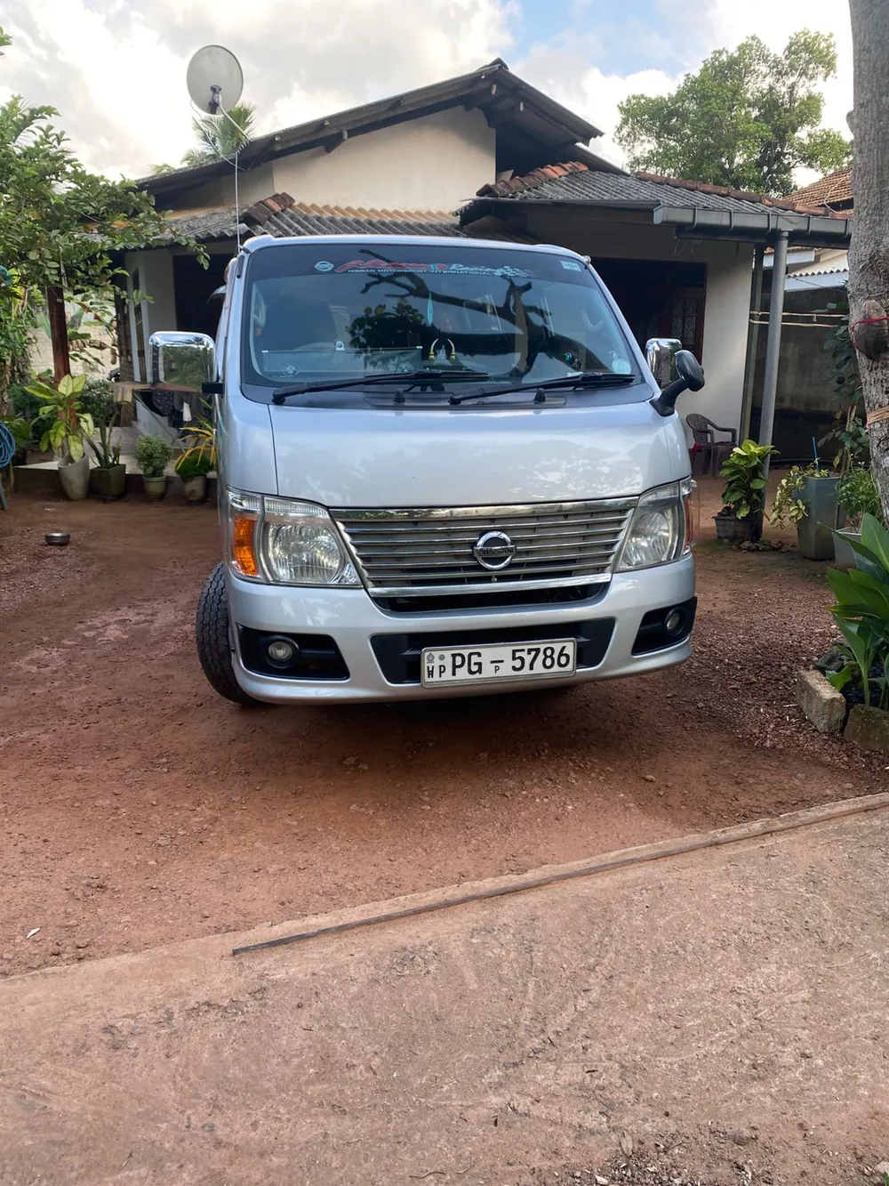 Front view of Nishan vehicle